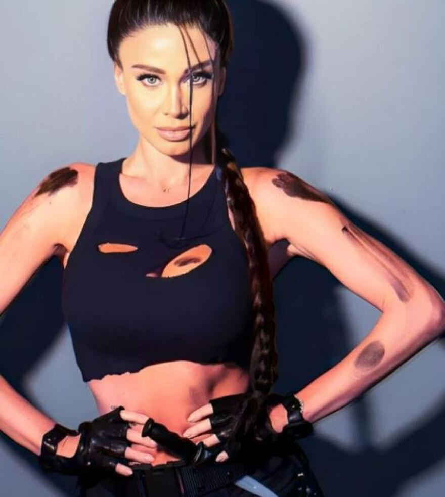 Ντιλέτα Λεότα: Έκλεψε τις εντυπώσεις ως Λάρα Κροφτ - Φωτογραφίες 