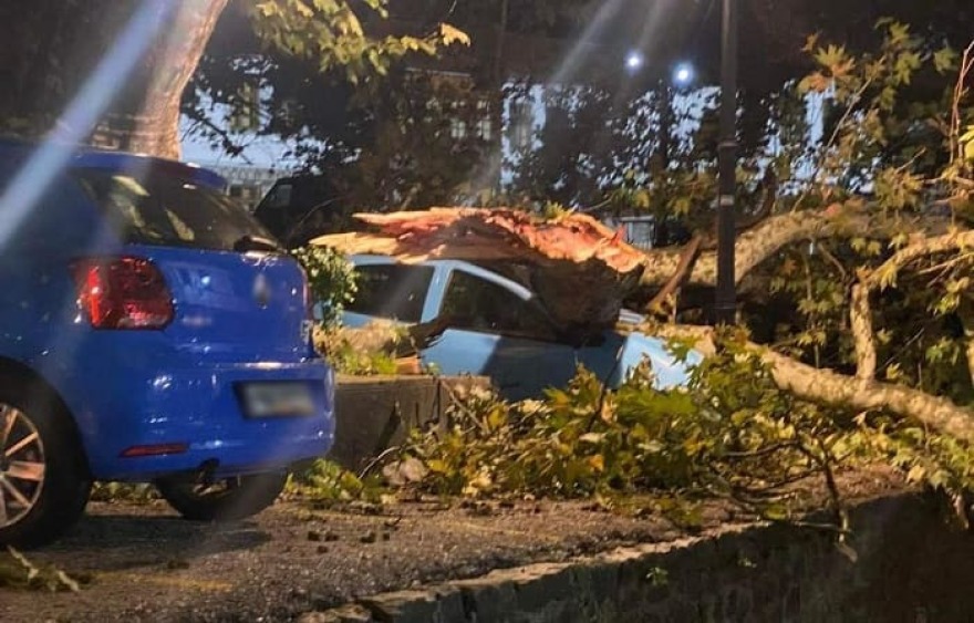 Κακοκαιρία: Αποκλείστηκαν χωριά στην Καλαμπάκα, εκκενώθηκαν στην Αχαΐα - Πού υπάρχουν προβλήματα (βίντεο & φωτογραφίες)