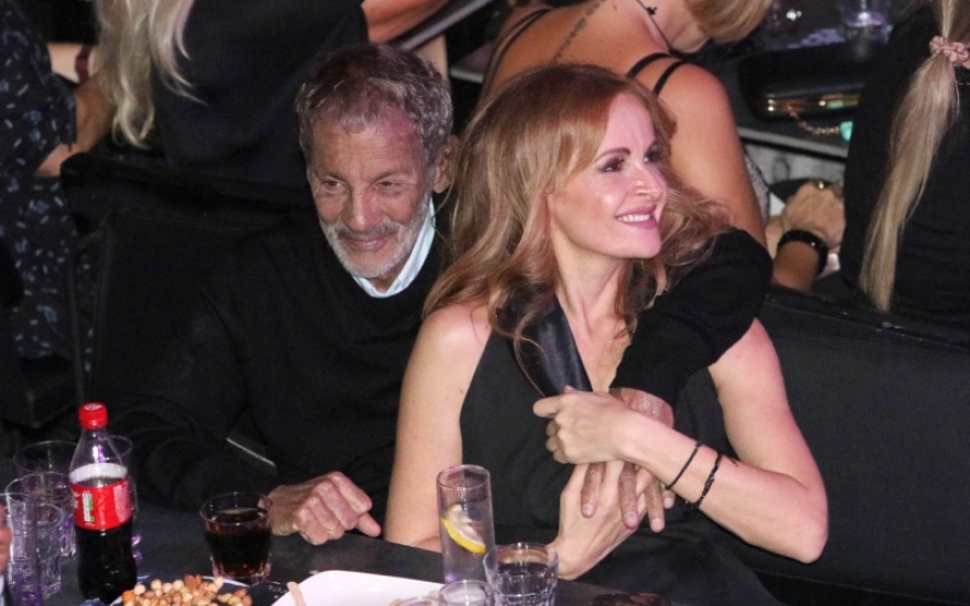 Σταύρος Ξαρχάκος-Ηρώ Σαΐα: Παρακολούθησαν μουσικό πρόγραμμα αγκαλιά - Δείτε τις φωτογραφίες