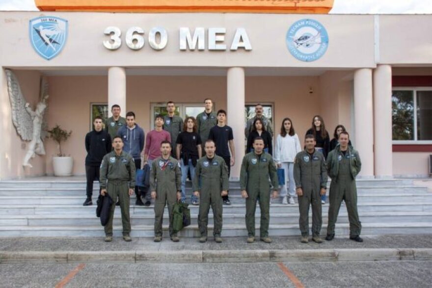 Πολεμική Αεροπορία: Μαθητές Λυκείου πέταξαν με εκπαιδευτικά αεροσκάφη - Δείτε φωτογραφίες