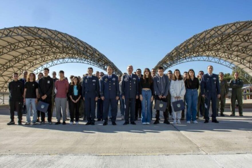 Πολεμική Αεροπορία: Μαθητές Λυκείου πέταξαν με εκπαιδευτικά αεροσκάφη - Δείτε φωτογραφίες