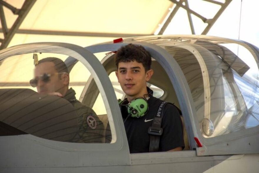 Πολεμική Αεροπορία: Μαθητές Λυκείου πέταξαν με εκπαιδευτικά αεροσκάφη - Δείτε φωτογραφίες