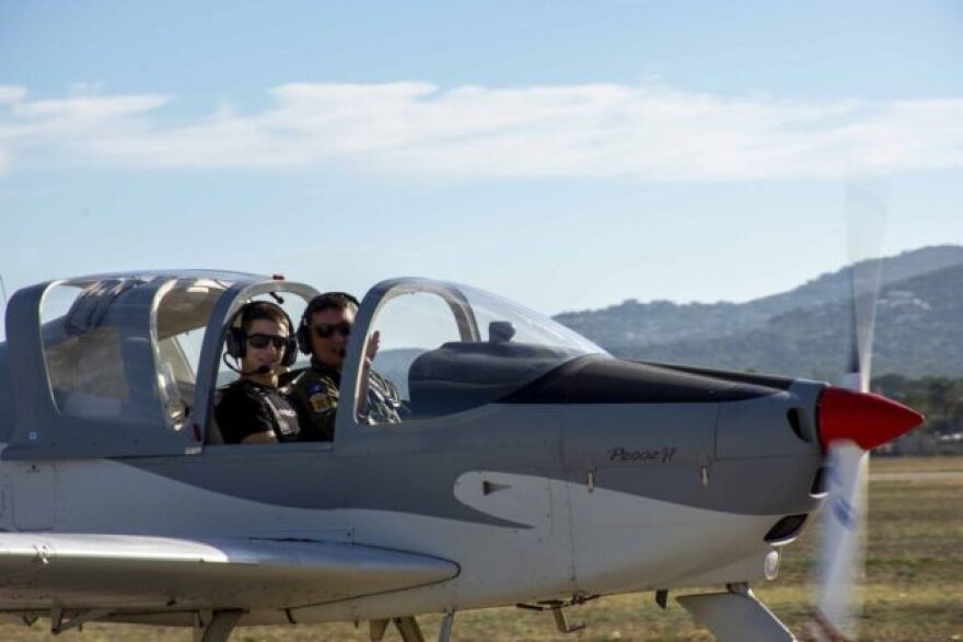 Πολεμική Αεροπορία: Μαθητές Λυκείου πέταξαν με εκπαιδευτικά αεροσκάφη - Δείτε φωτογραφίες