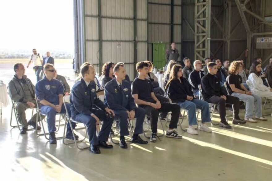 Πολεμική Αεροπορία: Μαθητές Λυκείου πέταξαν με εκπαιδευτικά αεροσκάφη - Δείτε φωτογραφίες