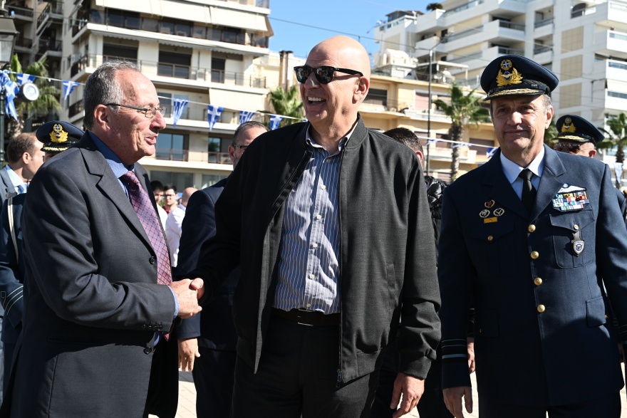 Aεροπορική επίδειξη στο Φλοίσβο για την γιορτή του προστάτη της Πολεμικής Αεροπορίας