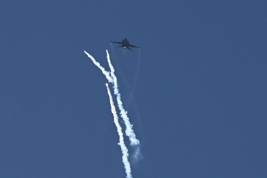 Δένδιας από το Φλοίσβο: Οι Έλληνες μπορούν να  είναι βέβαιοι για την αποτελεσματική υπεράσπιση της εθνικής κυριαρχίας