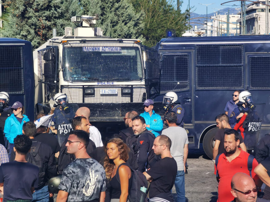 Στην ισραηλινή πρεσβεία έφτασε η πορεία του ΠΑΜΕ - Δείτε βίντεο και φωτογραφίες