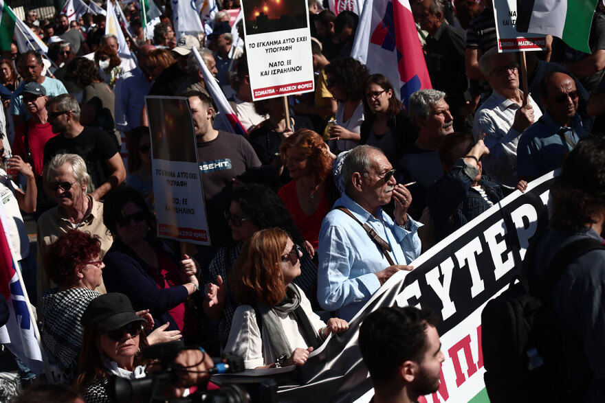Στην ισραηλινή πρεσβεία έφτασε η πορεία του ΠΑΜΕ - Δείτε βίντεο και φωτογραφίες