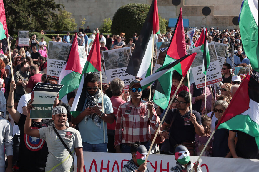 Στην ισραηλινή πρεσβεία έφτασε η πορεία του ΠΑΜΕ - Δείτε βίντεο και φωτογραφίες