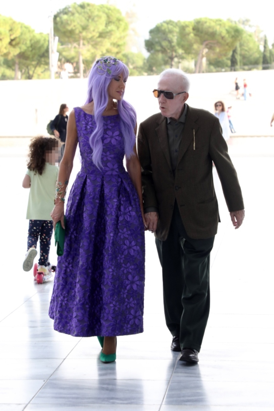 Κωνσταντίνος Πλεύρης: Κι άλλη εμφάνιση σε σόου μόδας με την Τζόρτζια Σιακαβάρα ντυμένη στα μωβ