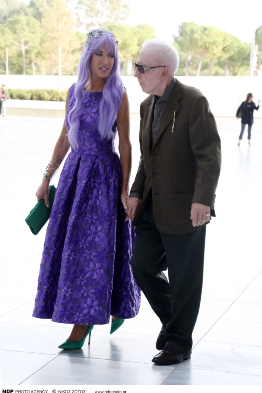 Κωνσταντίνος Πλεύρης: Κι άλλη εμφάνιση σε σόου μόδας με την Τζόρτζια Σιακαβάρα ντυμένη στα μωβ