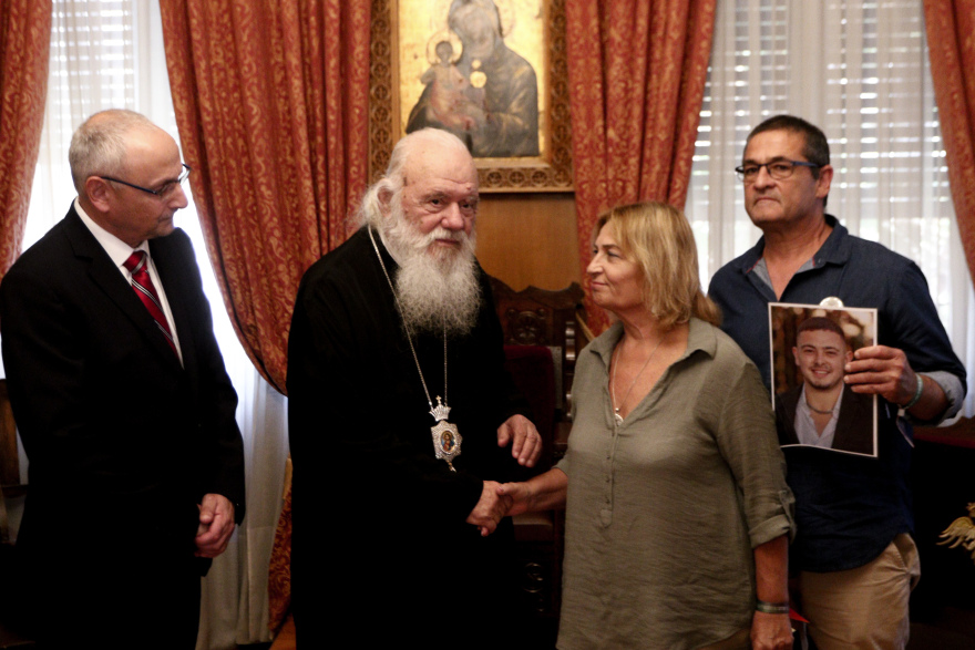 Με συγγενείς ομήρων της Χαμάς συναντήθηκε ο αρχιεπίσκοπος Ιερώνυμος 