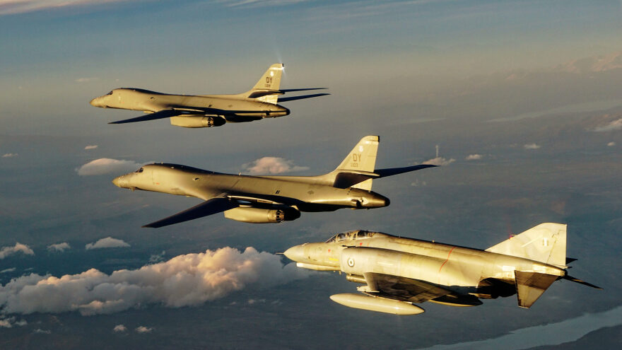 Μαχητικά F-16 και F-4 σε συνεκπαίδευση με τις ΗΠΑ εντός του FIR Αθηνών - Δείτε φωτογραφίες