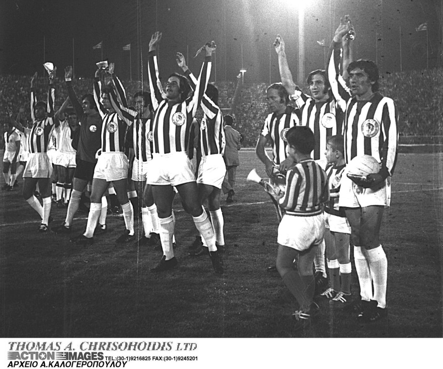 Νίκος Γιούτσος: Το σύνθημα «έμπαινε Γιούτσο» που δονούσε το «Καραϊσκάκης» και έγινε τραγούδι