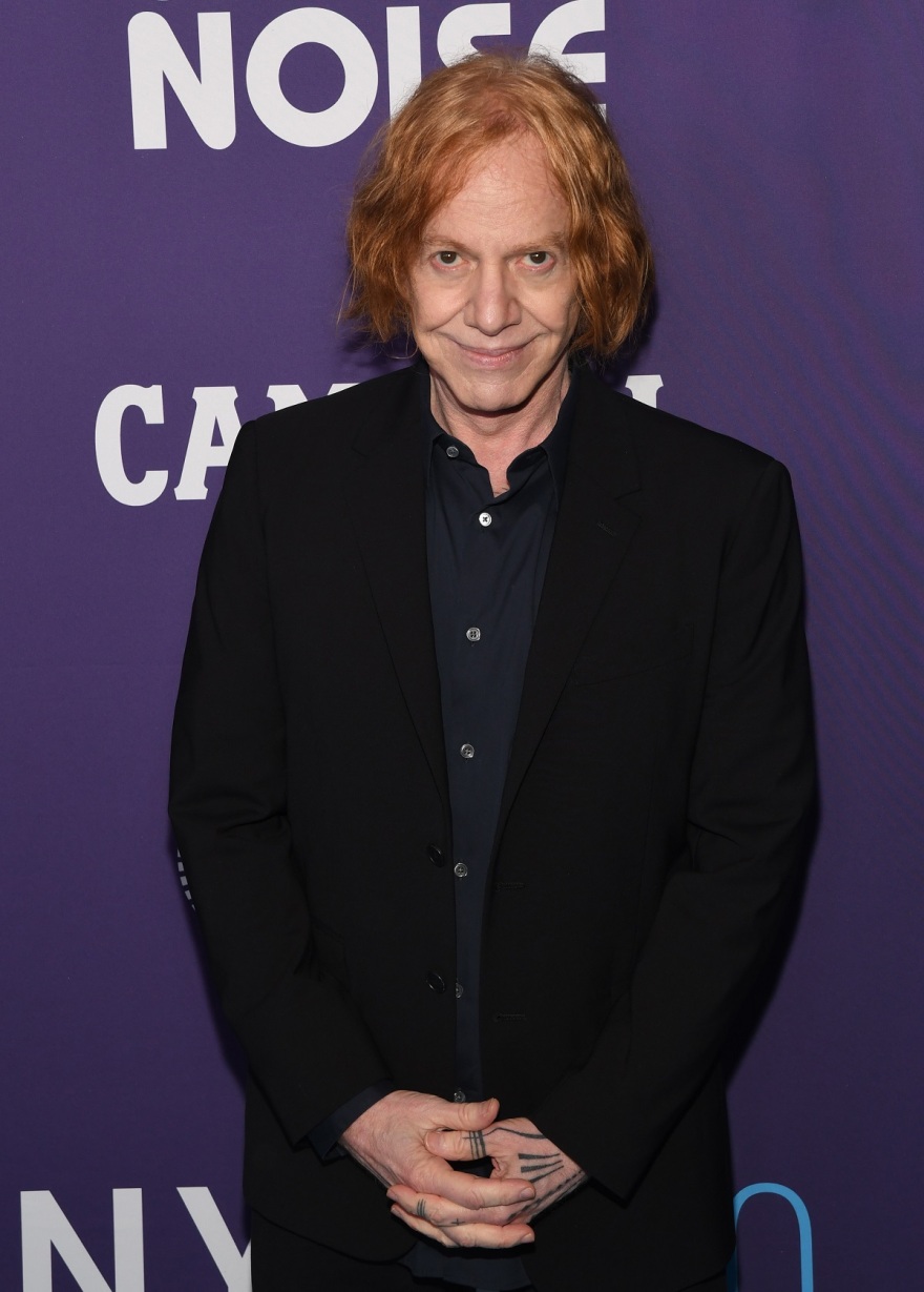 Ντάνι Έλφμαν: Ο σύζυγος της Μπρίτζετ Φόντα κατηγορείται για σεξουαλική κακοποίηση