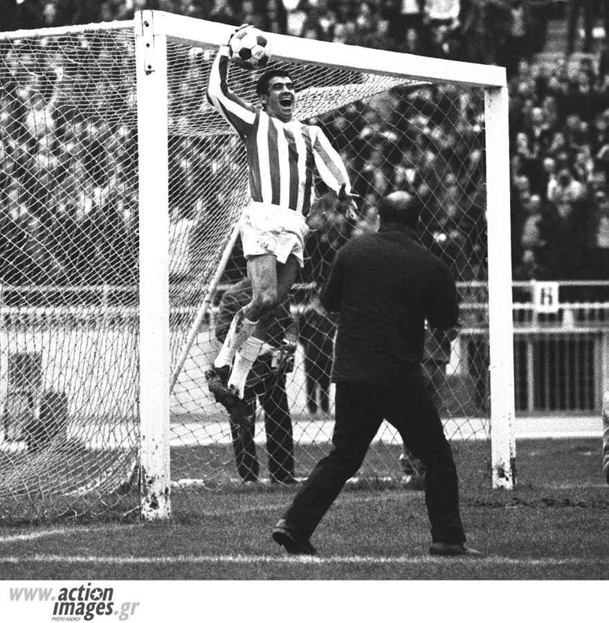 Πέθανε ο θρυλικός άσος του Ολυμπιακού Νίκος Γιούτσος - Πώς από την Ουγγαρία βρέθηκε στον Πειραιά και τα σπουδαία επιτεύγματά του