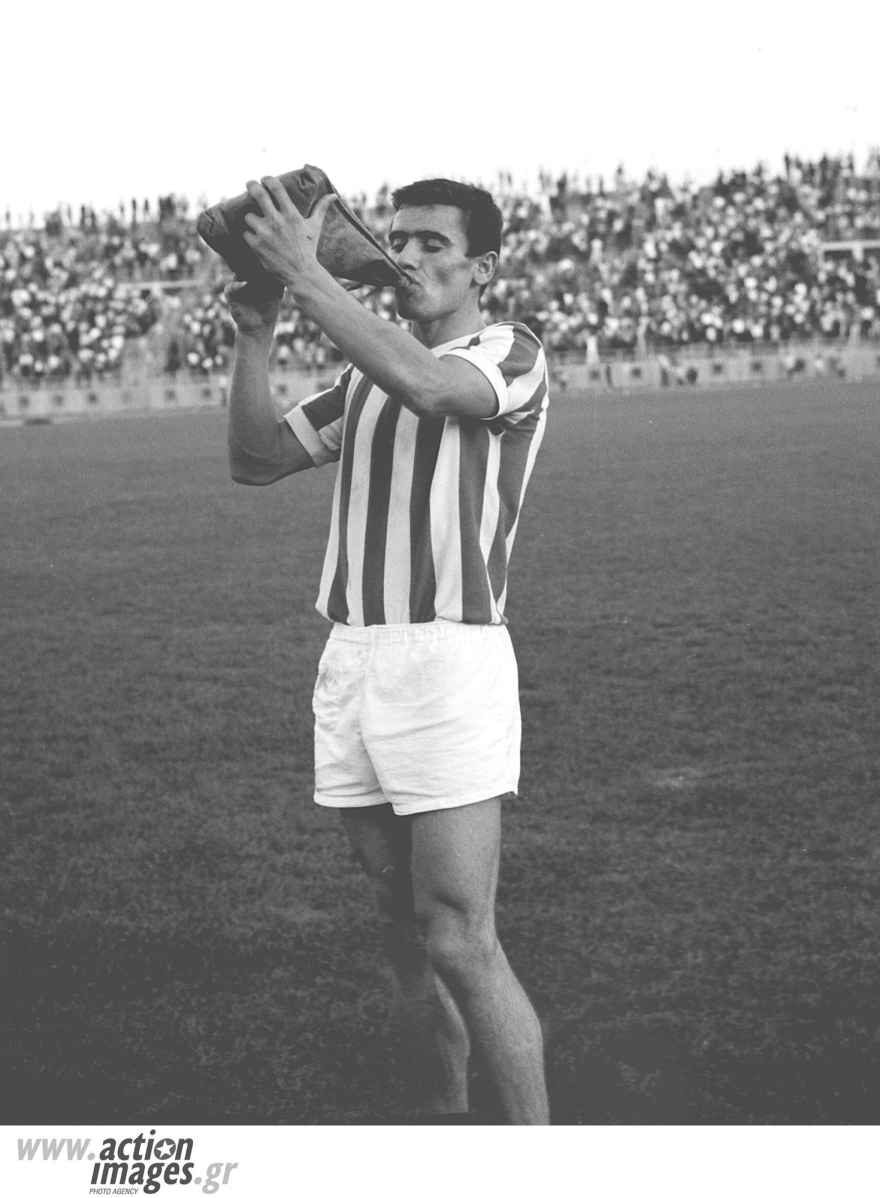 Πέθανε ο θρυλικός άσος του Ολυμπιακού Νίκος Γιούτσος - Πώς από την Ουγγαρία βρέθηκε στον Πειραιά και τα σπουδαία επιτεύγματά του