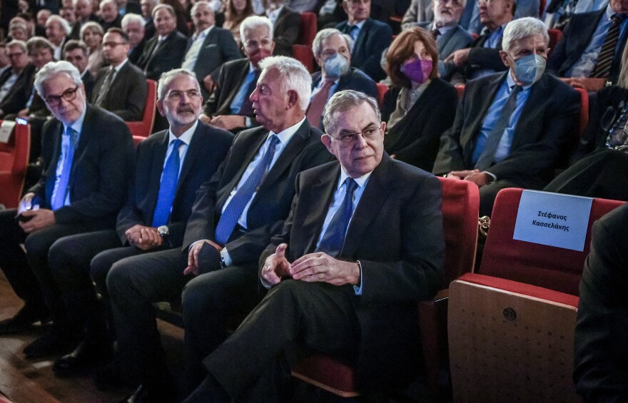 «Μύλος» με τις κραυγές Κασσελάκη κατά Σημίτη - ΝΔ: Να διαβάσει ιστορία, ΠΑΣΟΚ: Μέντοράς του ο Πολάκης