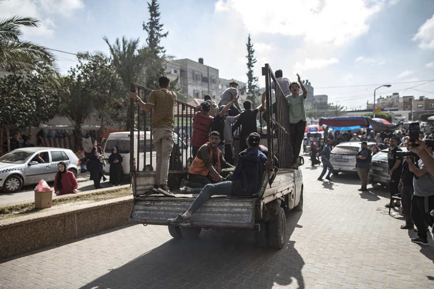 Πόλεμος στο Ισραήλ: Συνεχίζονται οι βομβαρδισμοί, χιλιάδες άμαχοι εγκαταλείπουν τη βόρεια Γάζα - Βίντεο