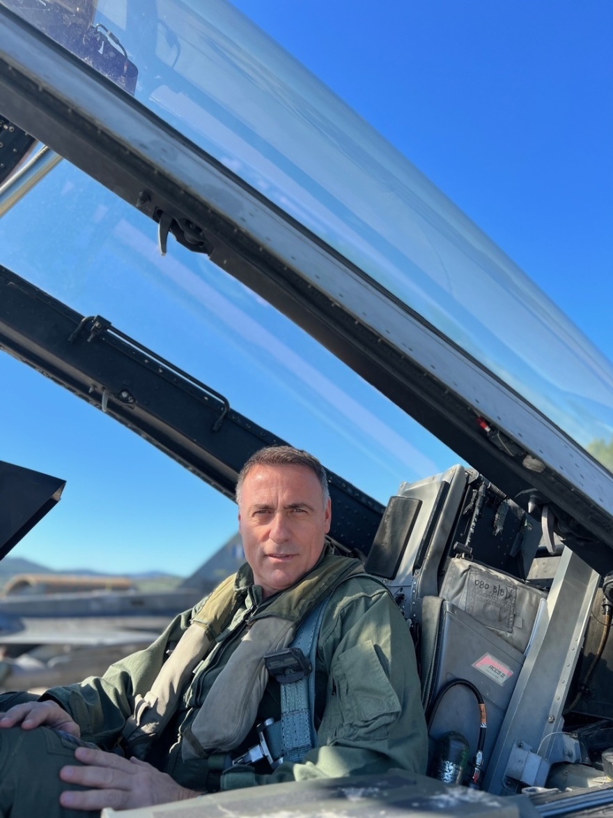 Πτήση με μαχητικό F-16: «Δυσκολεύομαι να πιστέψω όσα είδα και όσα έζησα»