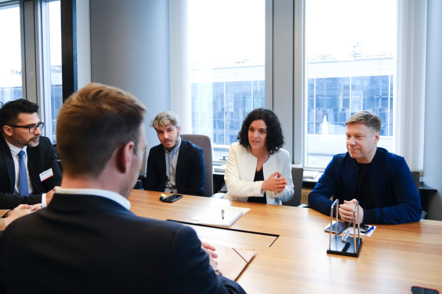 Κασσελάκης: Ο ΣΥΡΙΖΑ περήφανο και ενεργό μέλος της ευρωομάδας της Αριστεράς και γέφυρα με Σοσιαλιστές και Πράσινους