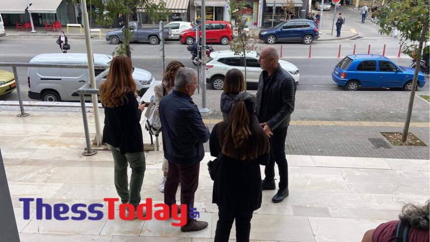 Η συγκινητική στιγμή που οι γονείς της Έμμας αγκαλιάζουν τη γυναίκα που έλαβε το νεφρό της κόρης τους