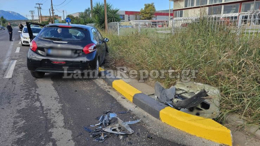 Λαμία: Τροχαίο ατύχημα με δύο γυναίκες τραυματίες - Δείτε βίντεο και φωτογραφίες