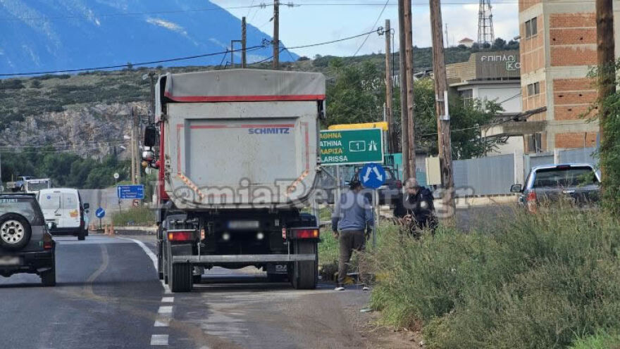 Λαμία: Τροχαίο ατύχημα με δύο γυναίκες τραυματίες - Δείτε βίντεο και φωτογραφίες