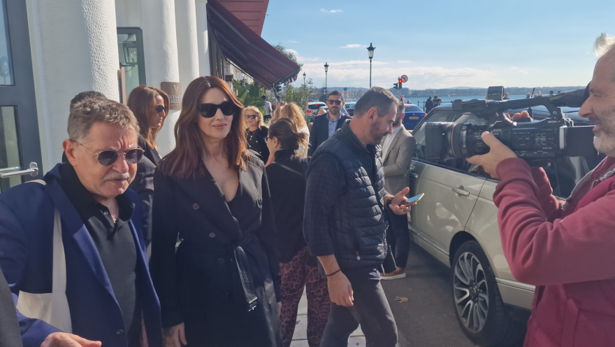 Μόνικα Μπελούτσι: Το πρωινό που απόλαυσε στη Θεσσαλονίκη και το φιλί στον κόσμο που την επευφημούσε