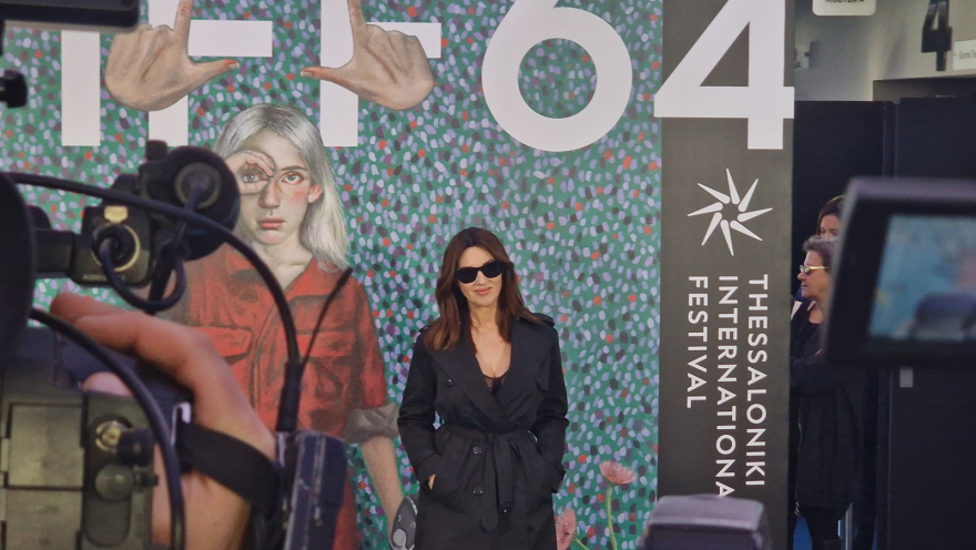 Μόνικα Μπελούτσι: Το πρωινό που απόλαυσε στη Θεσσαλονίκη και το φιλί στον κόσμο που την επευφημούσε