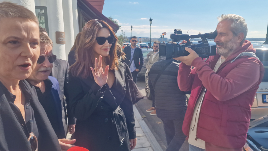Μόνικα Μπελούτσι: Το πρωινό που απόλαυσε στη Θεσσαλονίκη και το φιλί στον κόσμο που την επευφημούσε