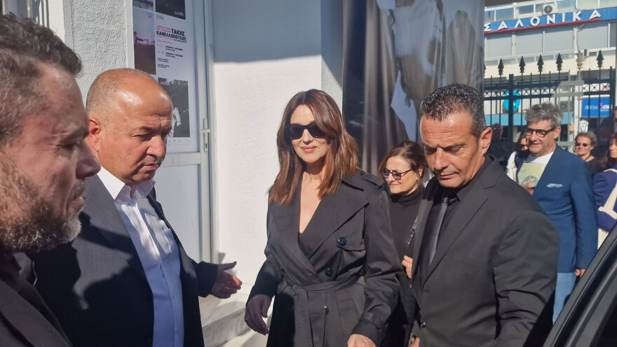 Μόνικα Μπελούτσι: Το πρωινό που απόλαυσε στη Θεσσαλονίκη και το φιλί στον κόσμο που την επευφημούσε