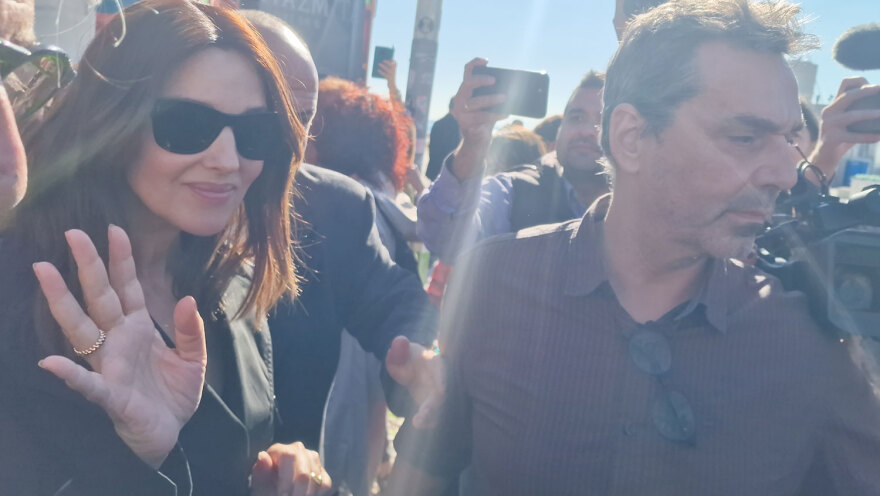 Μόνικα Μπελούτσι: Το πρωινό που απόλαυσε στη Θεσσαλονίκη και το φιλί στον κόσμο που την επευφημούσε