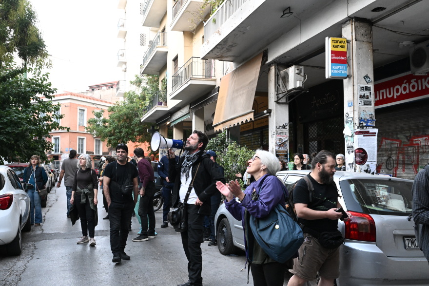 Εξάρχεια: Συνεχίζονται οι αντιδράσεις για το μετρό - Παρουσία των ΜΑΤ οι εργασίες