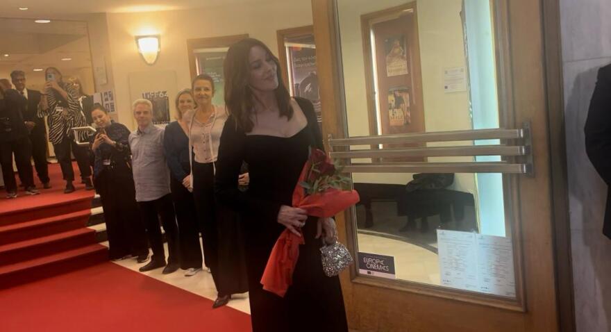 Μόνικα Μπελούτσι: Για φαγητό στα Λαδάδικα μετά το πανδαιμόνιο στην Αριστοτέλους (βίντεο + φωτογραφίες)