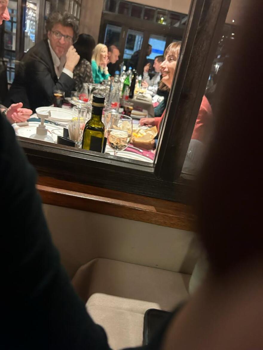 Νυχτερινή «σύσκεψη» στο Basegrill - Ο Κασσελάκης με Τάιλερ και Αυγέρη, Σβίγγου, Βασιλειάδη