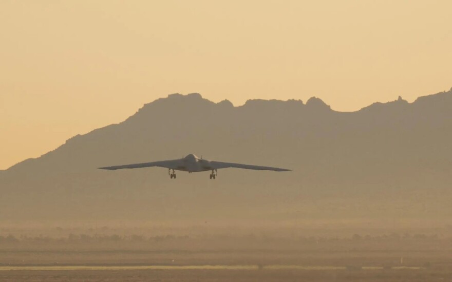 Πρώτη πτήση για το νέο αμερικανικό stealth βομβαρδιστικό B-21 Raider