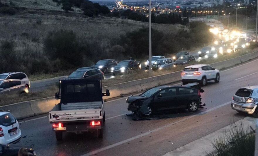 Θεσσαλονίκη: Καραμπόλα πέντε οχημάτων στον Περιφερειακό - Δείτε βίντεο και φωτογραφίες