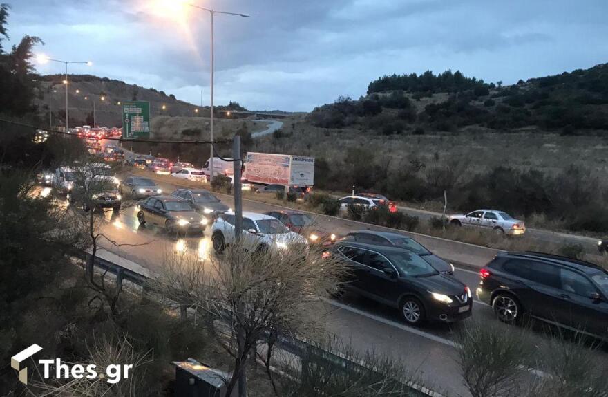 Θεσσαλονίκη: Καραμπόλα πέντε οχημάτων στον Περιφερειακό - Δείτε βίντεο και φωτογραφίες