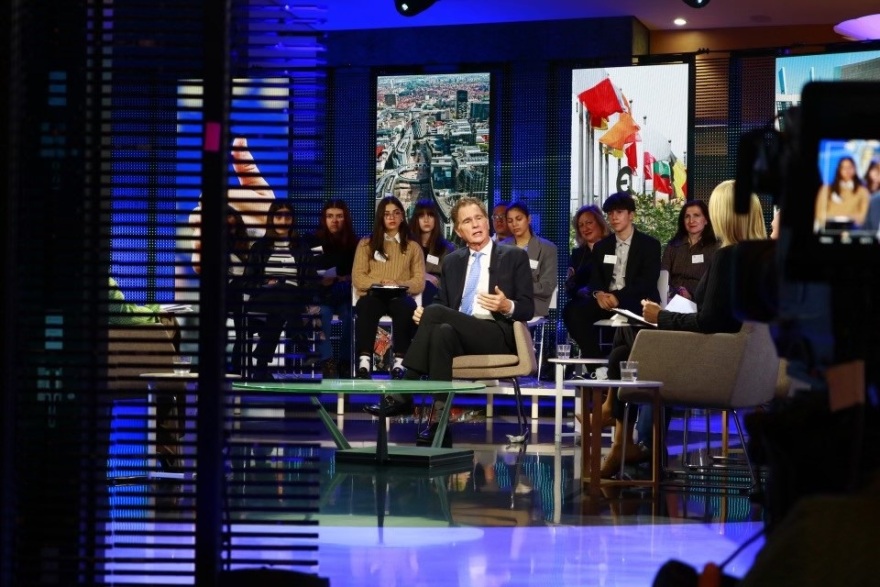 Νίκος Παπανδρέου: Μαθητές από Άγραφα, Λήμνο και Κομοτηνή στο Ευρωκοινοβούλιο στις Βρυξέλλες