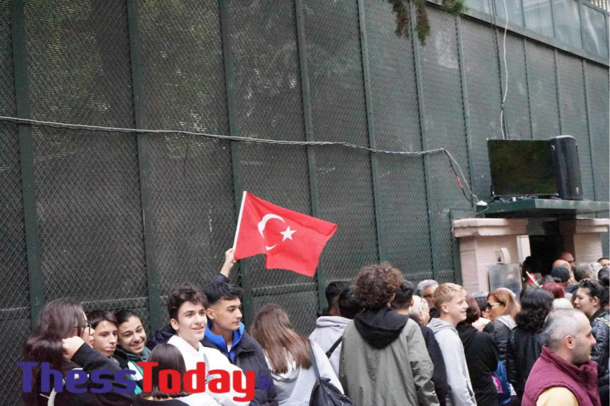 Ουρές Τούρκων στο σπίτι που έζησε ο Κεμάλ Ατατούρκ στη Θεσσαλονίκη - Δείτε βίντεο και φωτογραφίες