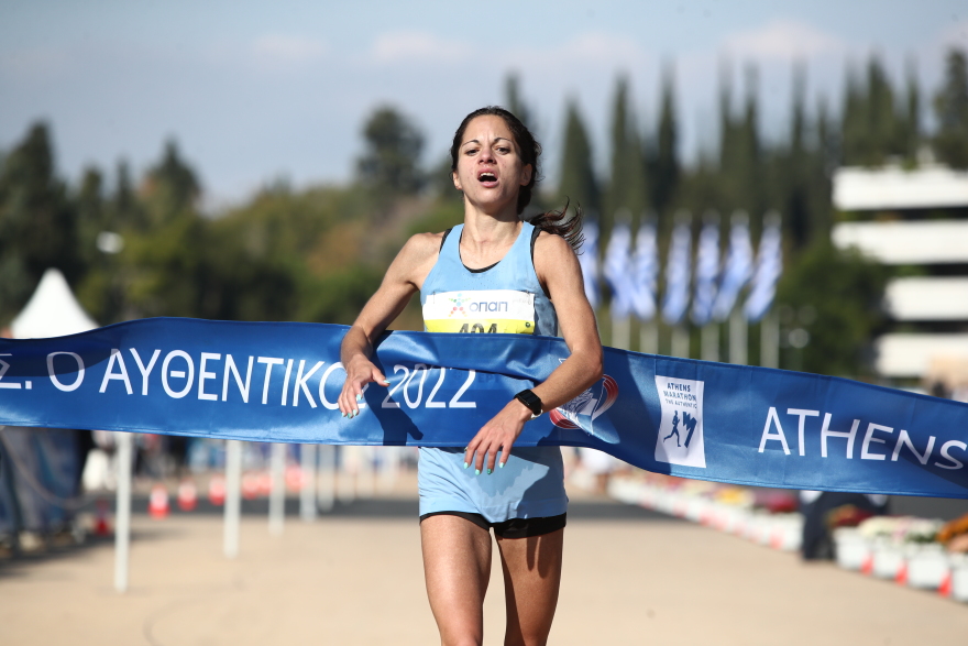 Συγκλονίζει η νικήτρια του Μαραθωνίου 2022 για τη μάχη με τον καρκίνο: «Κοίταζα το παιδί μου, έπαιρνα δύναμη και τα κατάφερα»