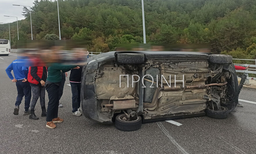 Καβάλα: Ανατροπή οχήματος στην Εγνατία – Σώοι οι επιβάτες
