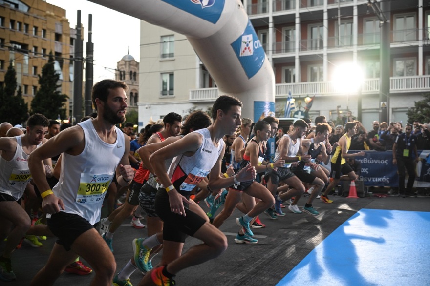40ος Μαραθώνιος: Χιλιάδες δρομείς κατέκλυσαν την Αθήνα για τα 10 χλμ - Δείτε φωτογραφίες
