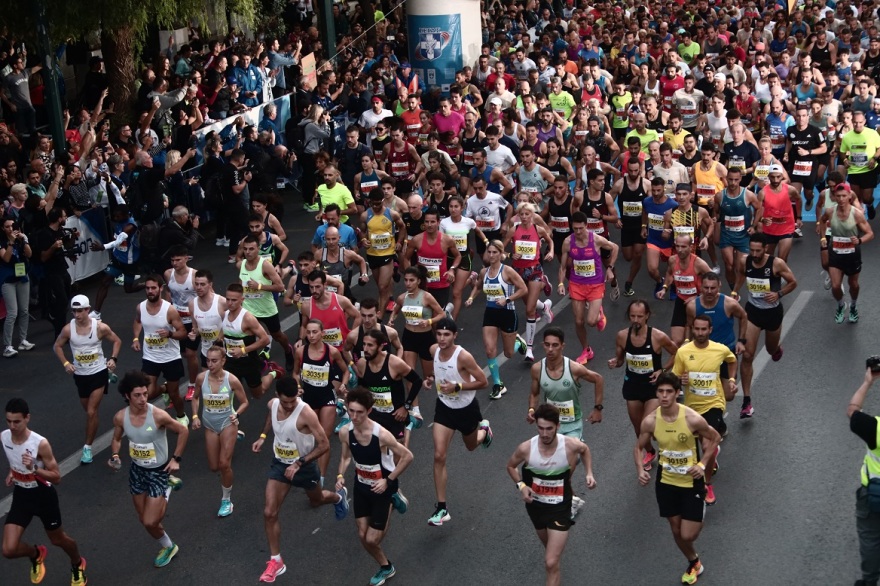 40ος Μαραθώνιος: Χιλιάδες δρομείς κατέκλυσαν την Αθήνα για τα 10 χλμ - Δείτε φωτογραφίες
