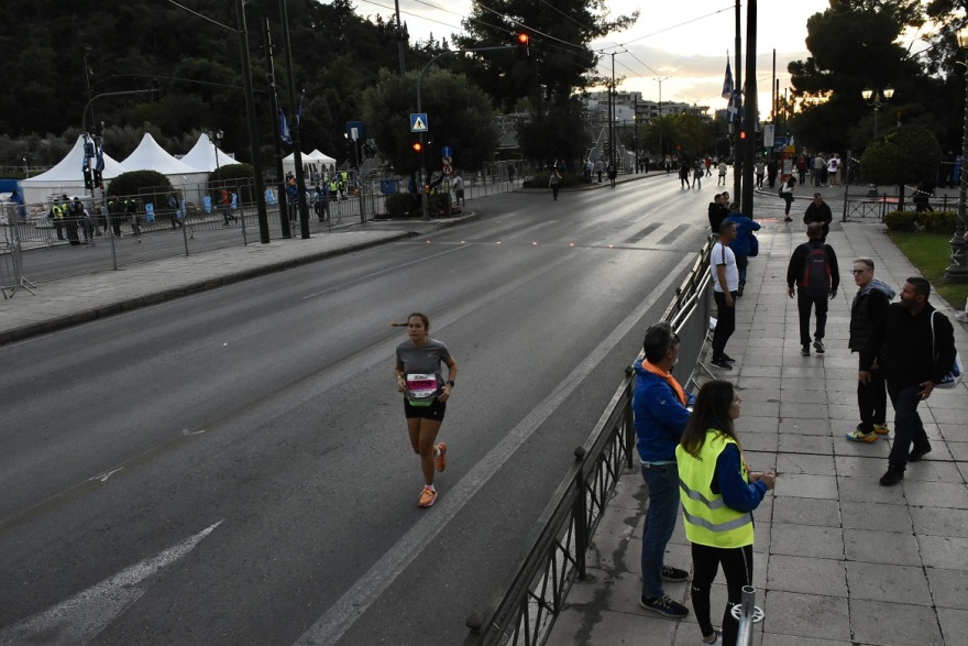 40ος Μαραθώνιος: Χιλιάδες δρομείς κατέκλυσαν την Αθήνα για τα 10 χλμ - Δείτε φωτογραφίες