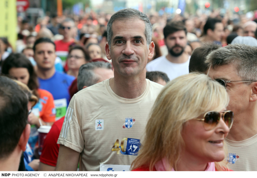 Μαραθώνιος: Κώστας Μπακογιάννης, Αντιγόνη Ντρισμπιώτη και Άγγελος Μπασινάς έτρεξαν στα 5 χλμ.