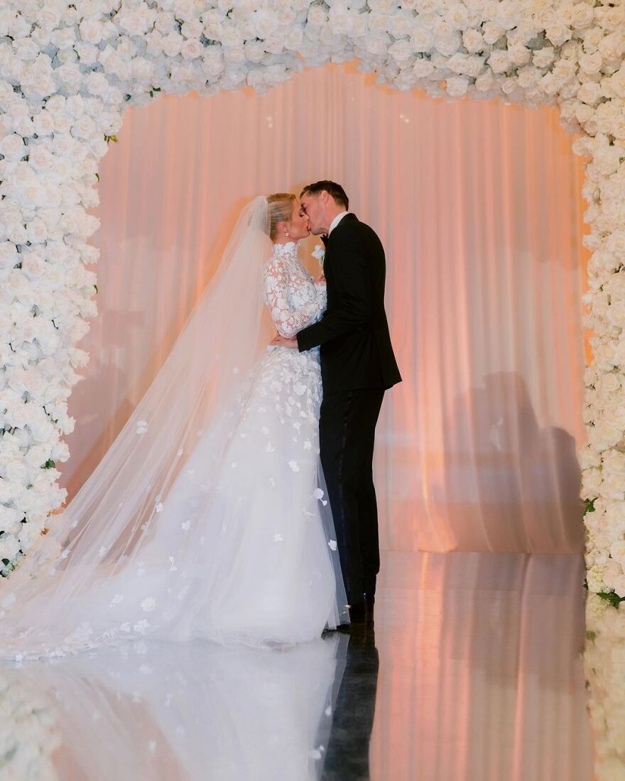 Πάρις Χίλτον: Γιόρτασε 2 χρόνια γάμου - Με κάνεις να νιώθω σαν το πιο τυχερό κορίτσι στον κόσμο κάθε μέρα