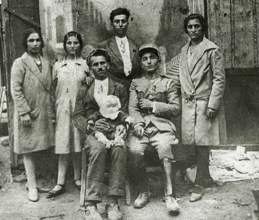 Η εγκατάσταση των προσφύγων στην Αθήνα, τον Πειραιά και την υπόλοιπη Ελλάδα μετά τη μικρασιατική καταστροφή