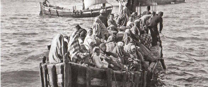 Η εγκατάσταση των προσφύγων στην Αθήνα, τον Πειραιά και την υπόλοιπη Ελλάδα μετά τη μικρασιατική καταστροφή